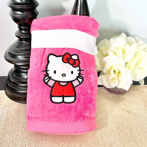 NWT Set of 2 HELLO KITTY Hand Towels - Picture 5 of 7